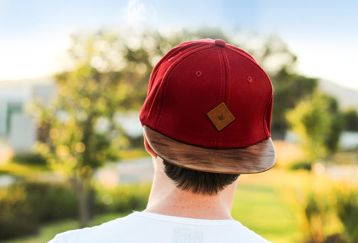 Gorra rojo / Nogal Americano