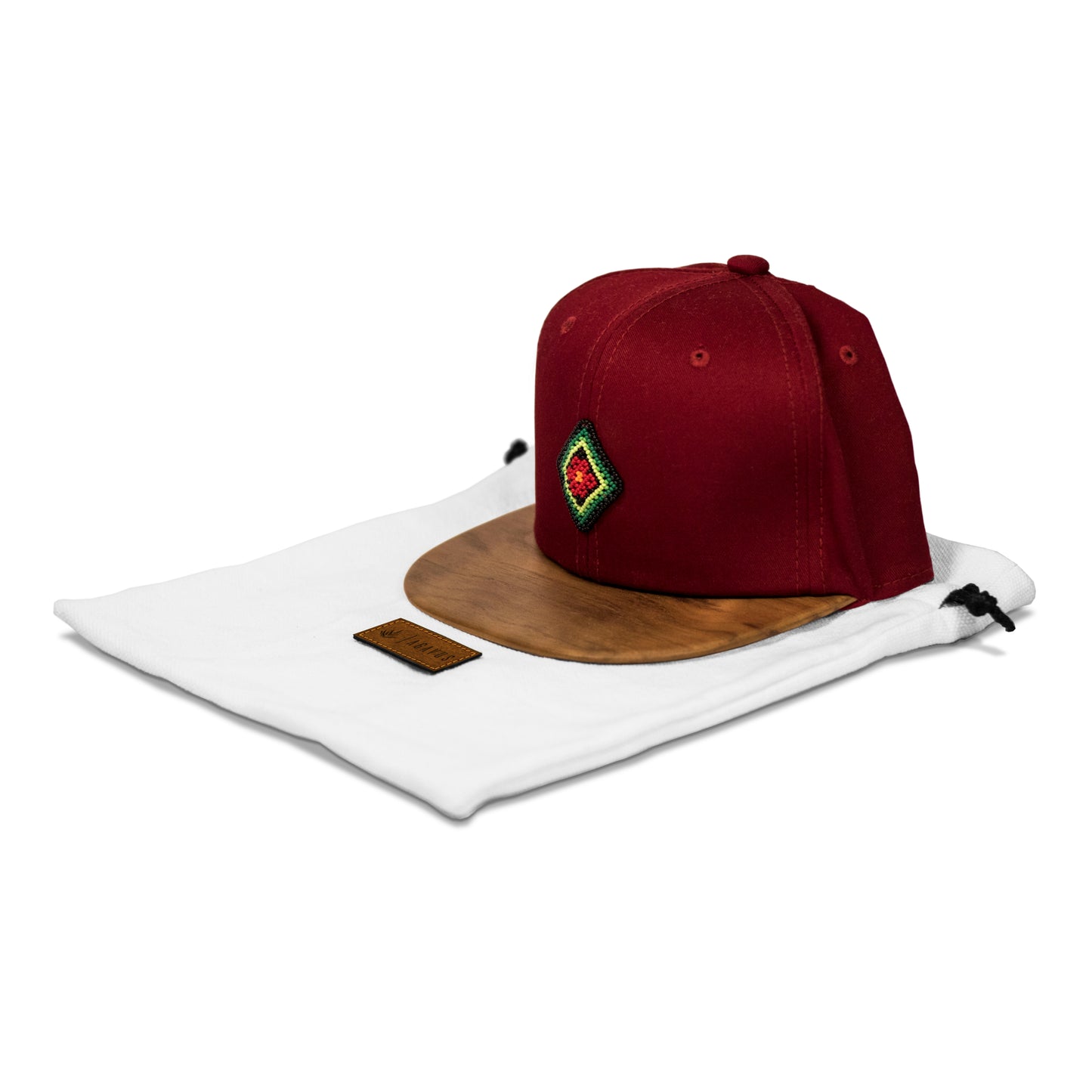 Gorra rojo / Nogal Americano