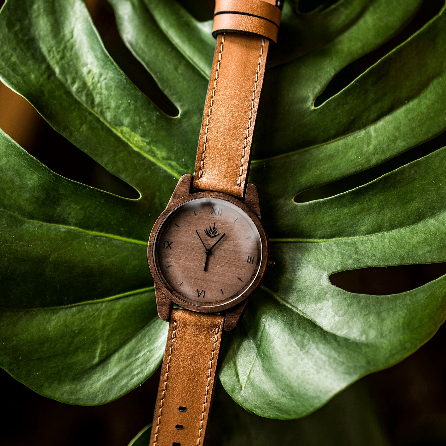 The Classic 44mm Walnut - Cactus Leather