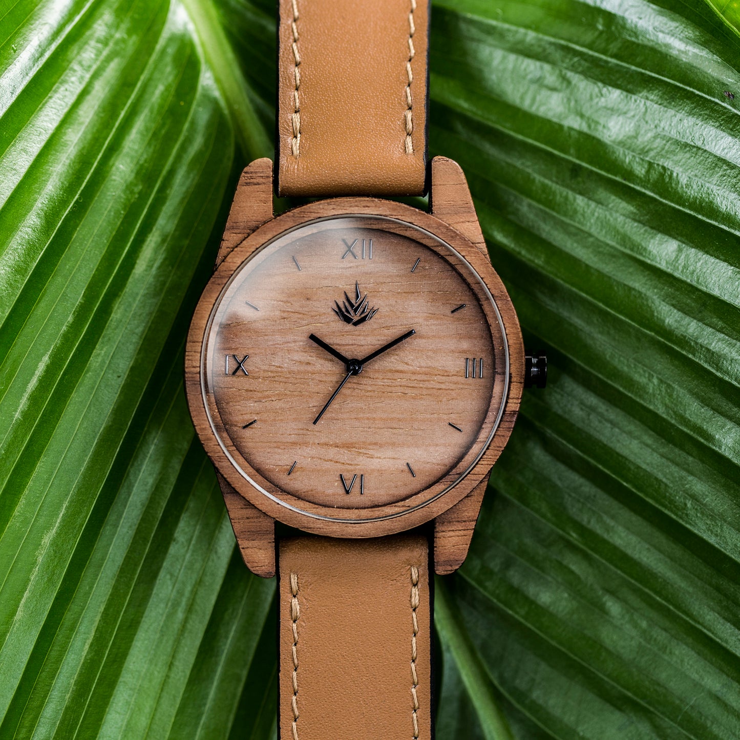 The Classic 44mm Walnut - Cactus Leather