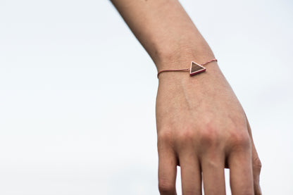 Triangular bracelet / Walnut