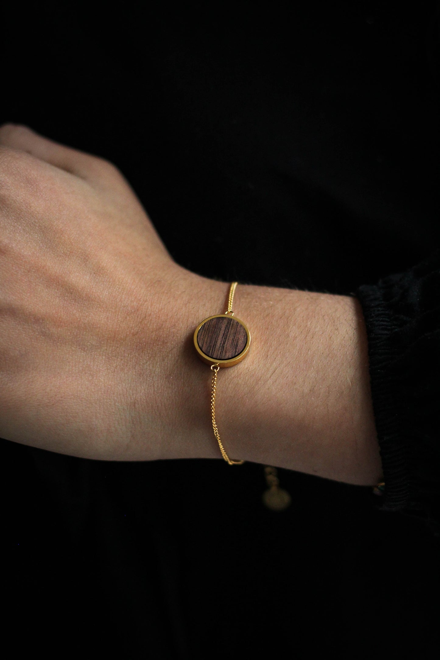 Circle bracelet / Walnut