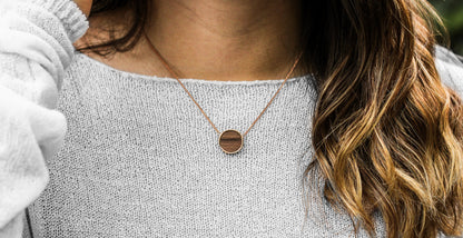 Circle necklace / Walnut