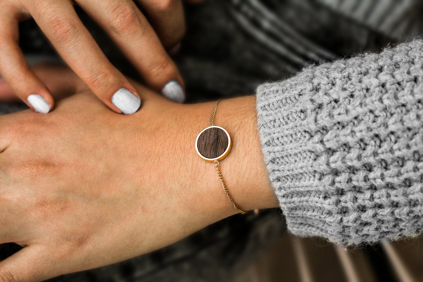 Circle bracelet / Walnut