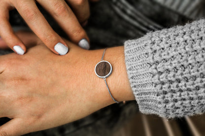 Circle bracelet / Walnut
