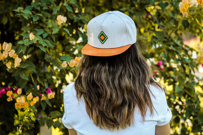 Gorra Blanco Vintage / Caoba