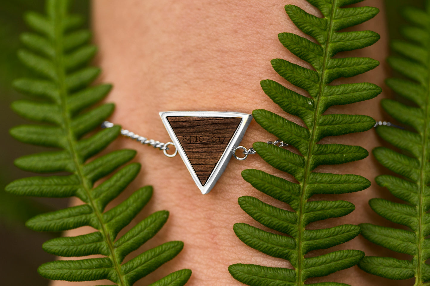 Triangular bracelet / Walnut