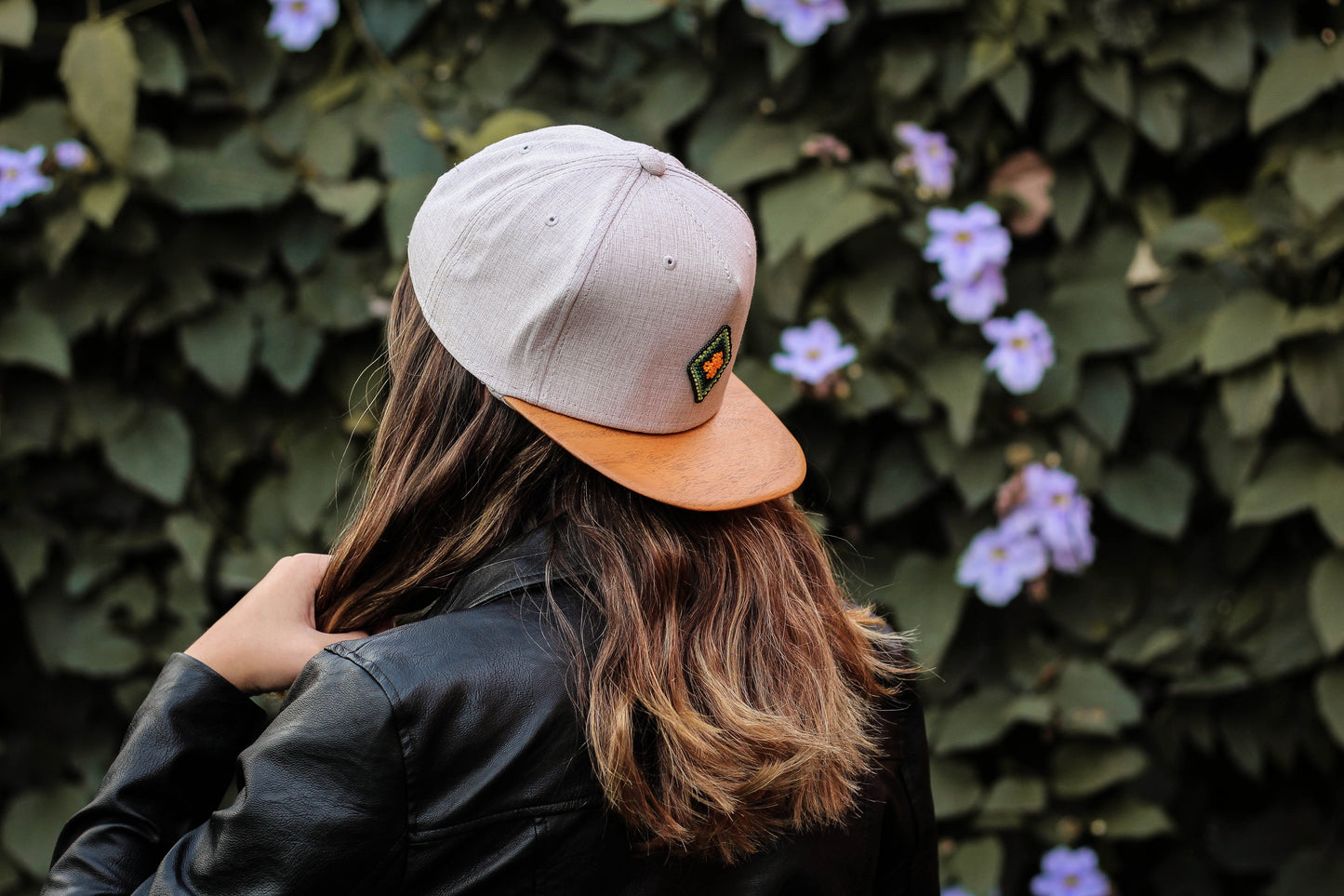 Gorra Blanco Vintage / Caoba