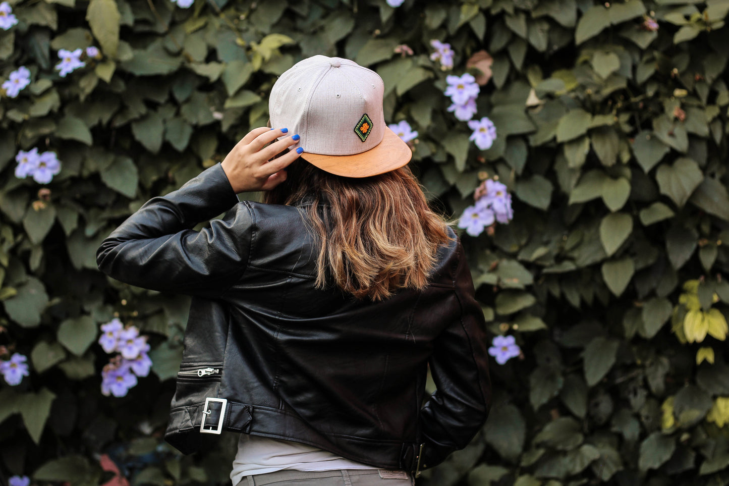 Gorra Blanco Vintage / Caoba